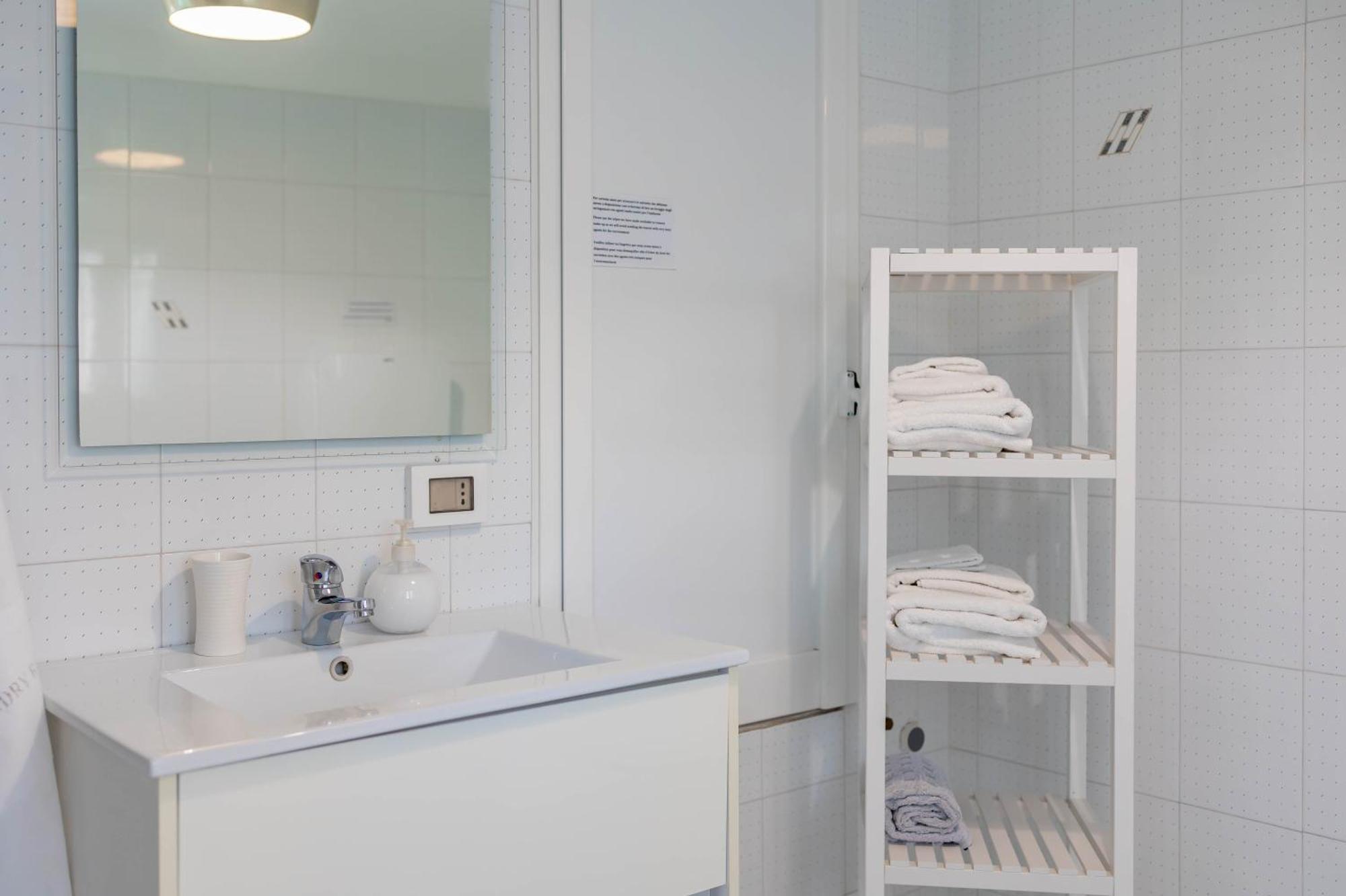 Antiche Mura Apartments"Cielo Di Puglia" -2 Matrimoniali, Cucina E Terrazzo 图里 外观 照片